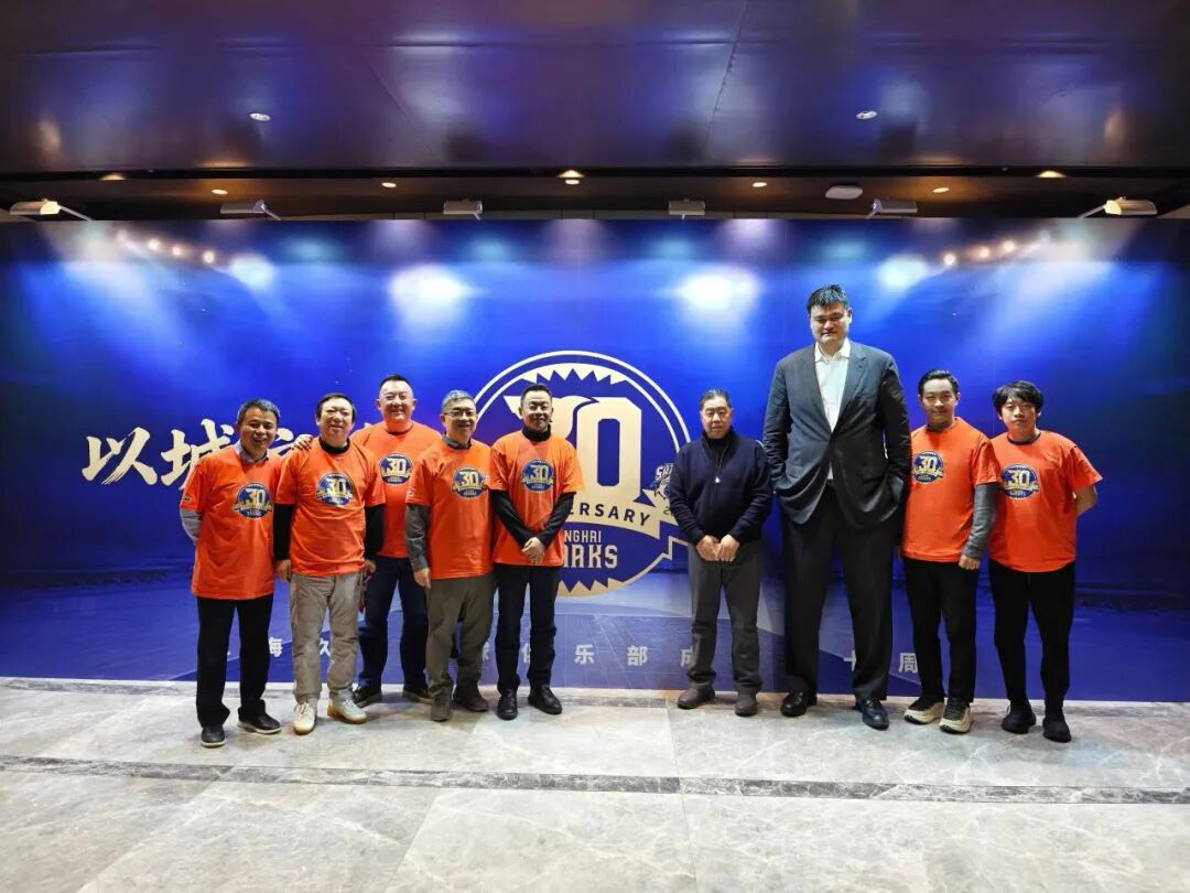 谈球吧体育董事长陆浩先生作为嘉宾受邀出席上海久事篮球俱乐部成立三十周年纪念仪式